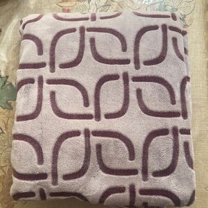 Life Comfort The Ultimate Throw Plush Blanket with Geometric Pattern
